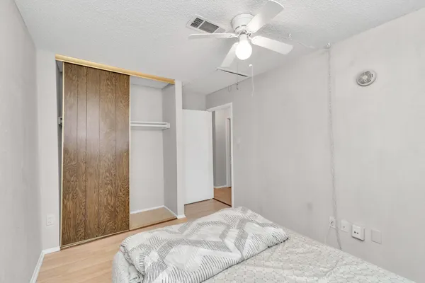 $1,600 | 5837 West Sunforest Drive, Houston, TX 77092