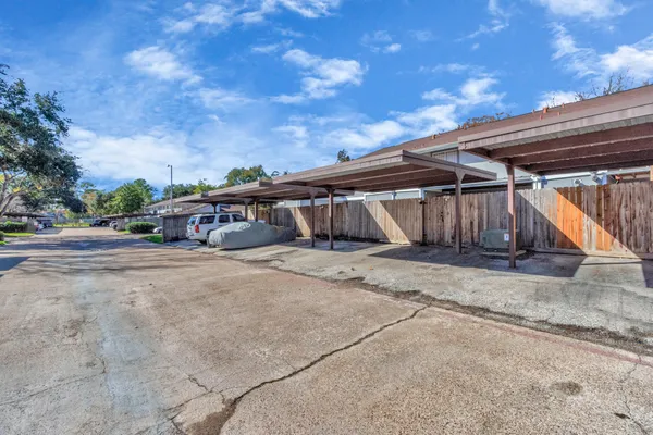 $1,600 | 5837 West Sunforest Drive, Houston, TX 77092