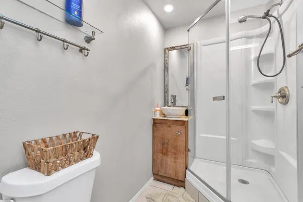 $1,600 | 5837 West Sunforest Drive, Houston, TX 77092