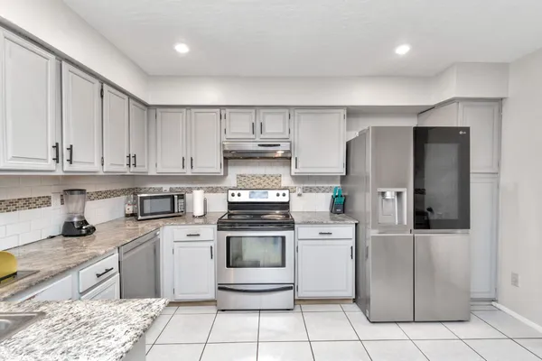$1,600 | 5837 West Sunforest Drive, Houston, TX 77092