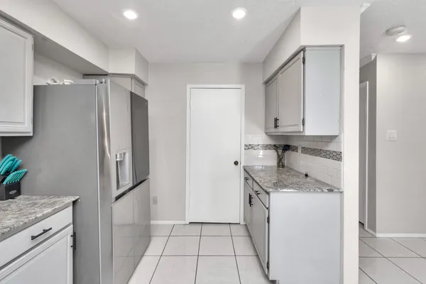 $1,600 | 5837 West Sunforest Drive, Houston, TX 77092