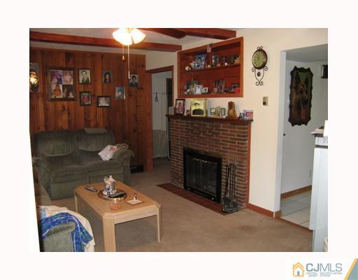 20 Greenview Road Monmouth Junction, NJ 08852 - Photo 4 of 8 Gallery Image 4