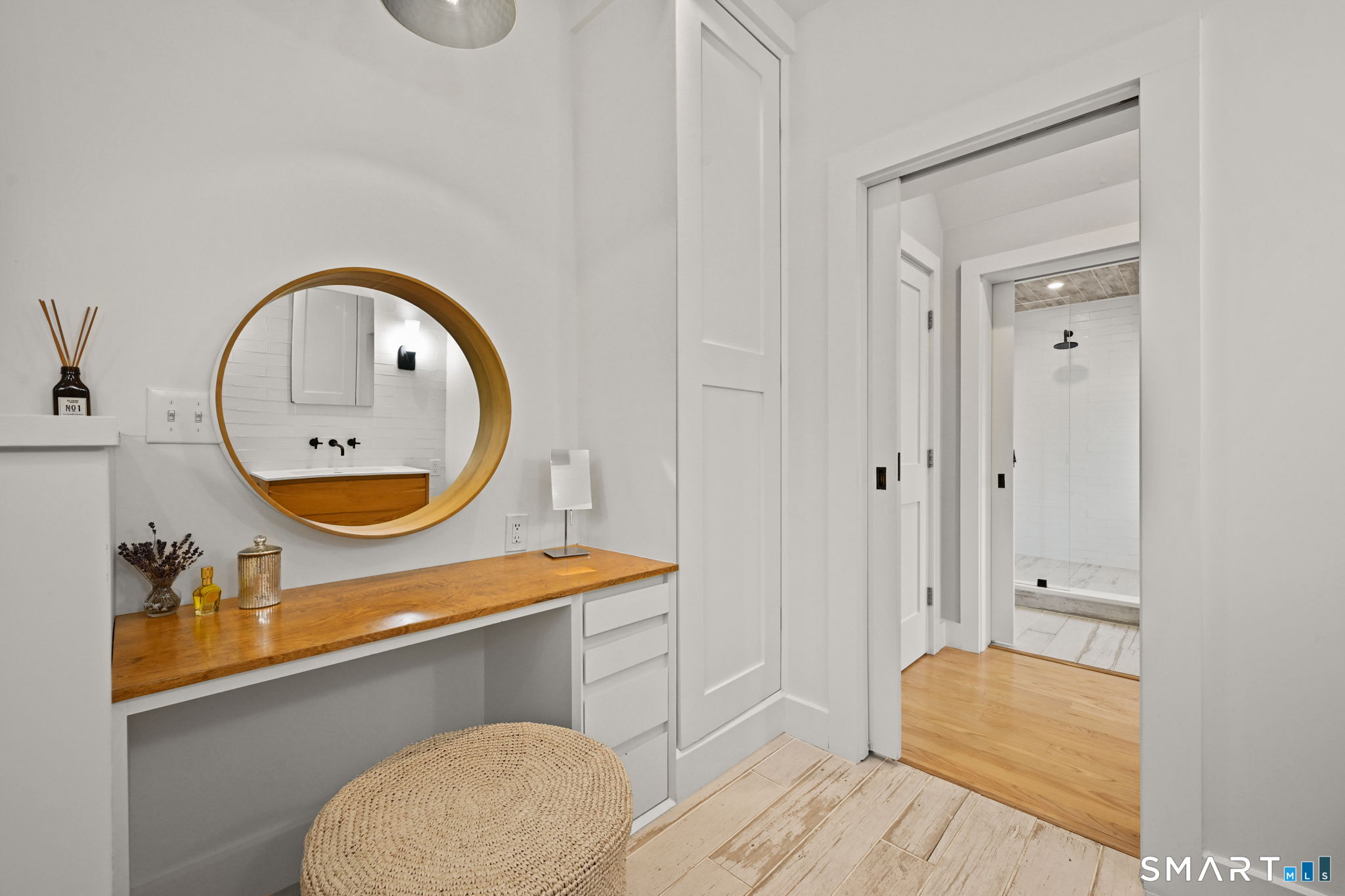 150 Hillspoint Road Westport, CT 06880 - Photo 22 of 40 a bathroom with a sink and a mirror