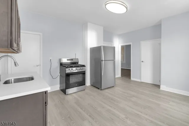 $1,975 | 215 Delaware Street, Unit 6, Elizabeth Port, NJ 07206