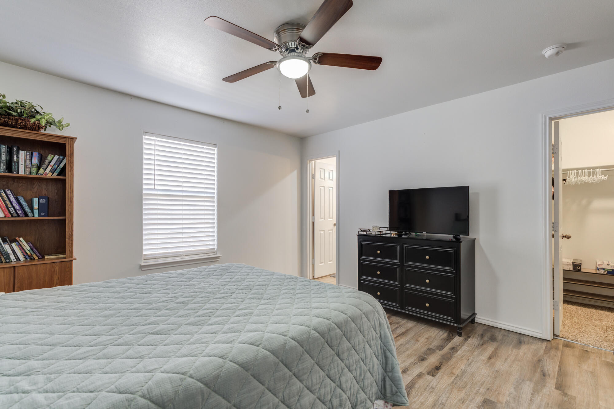 6612 37th Street Lubbock, TX 79407 - Photo 22 of 36 6612-37th-St_Lubbock-TX_24_Primary-Bedro