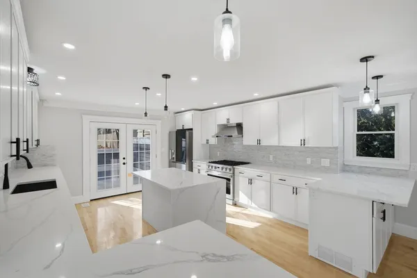 $1,135,000 | 442 High Street, Dedham, MA 02026