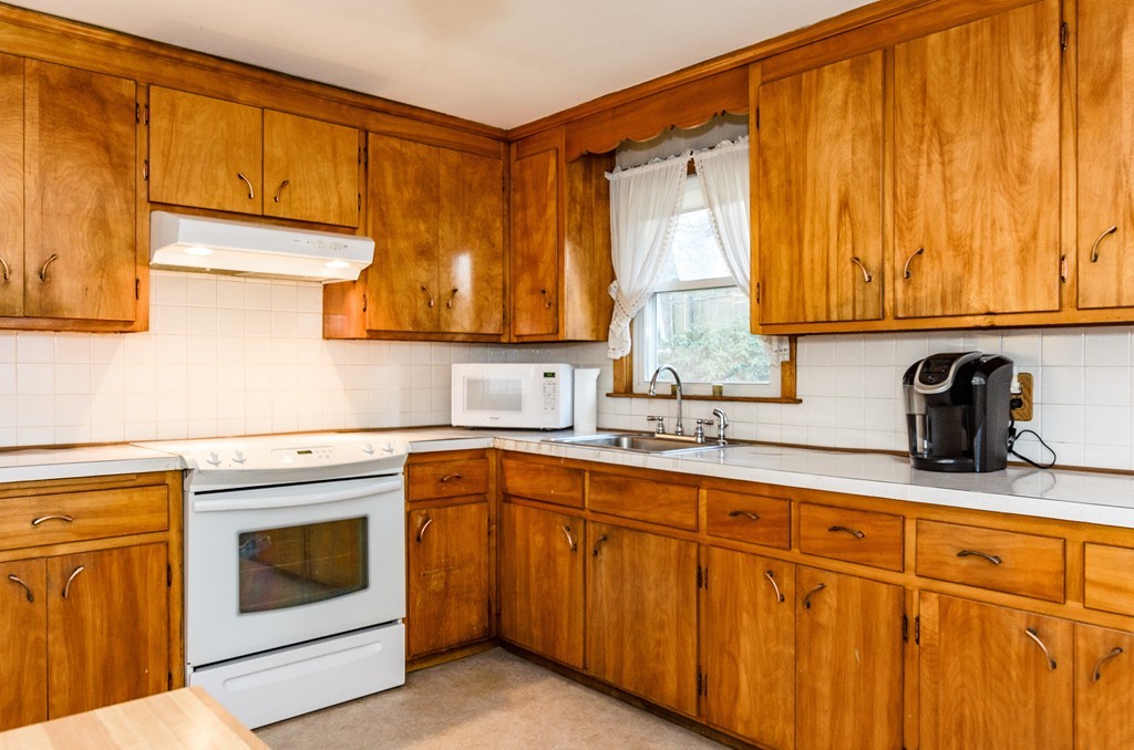 62 Upland Road Waltham, MA 02451 - Photo 5 of 15 Gallery Image 5