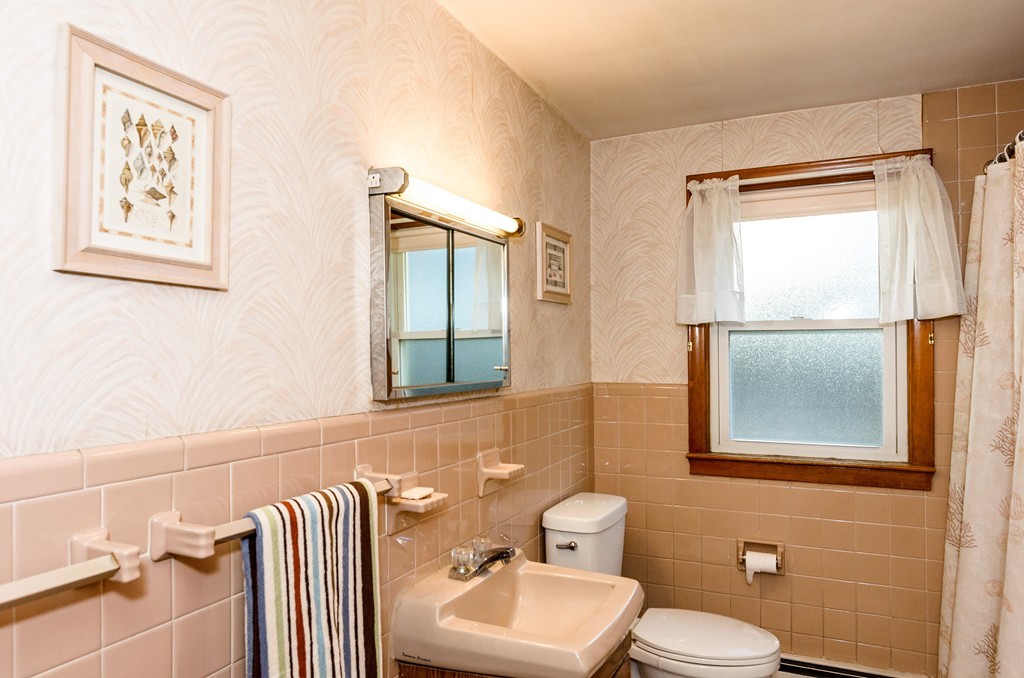 62 Upland Road Waltham, MA 02451 - Photo 9 of 15 Gallery Image 9