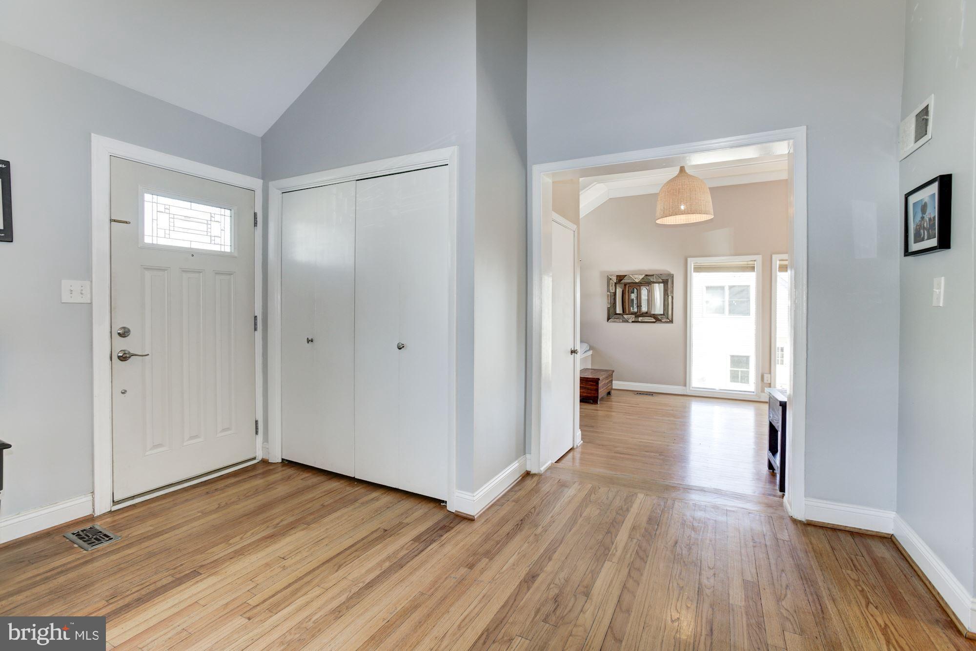 2504 Jennings Road Silver Spring, MD 20902 - Photo 6 of 47 Entry