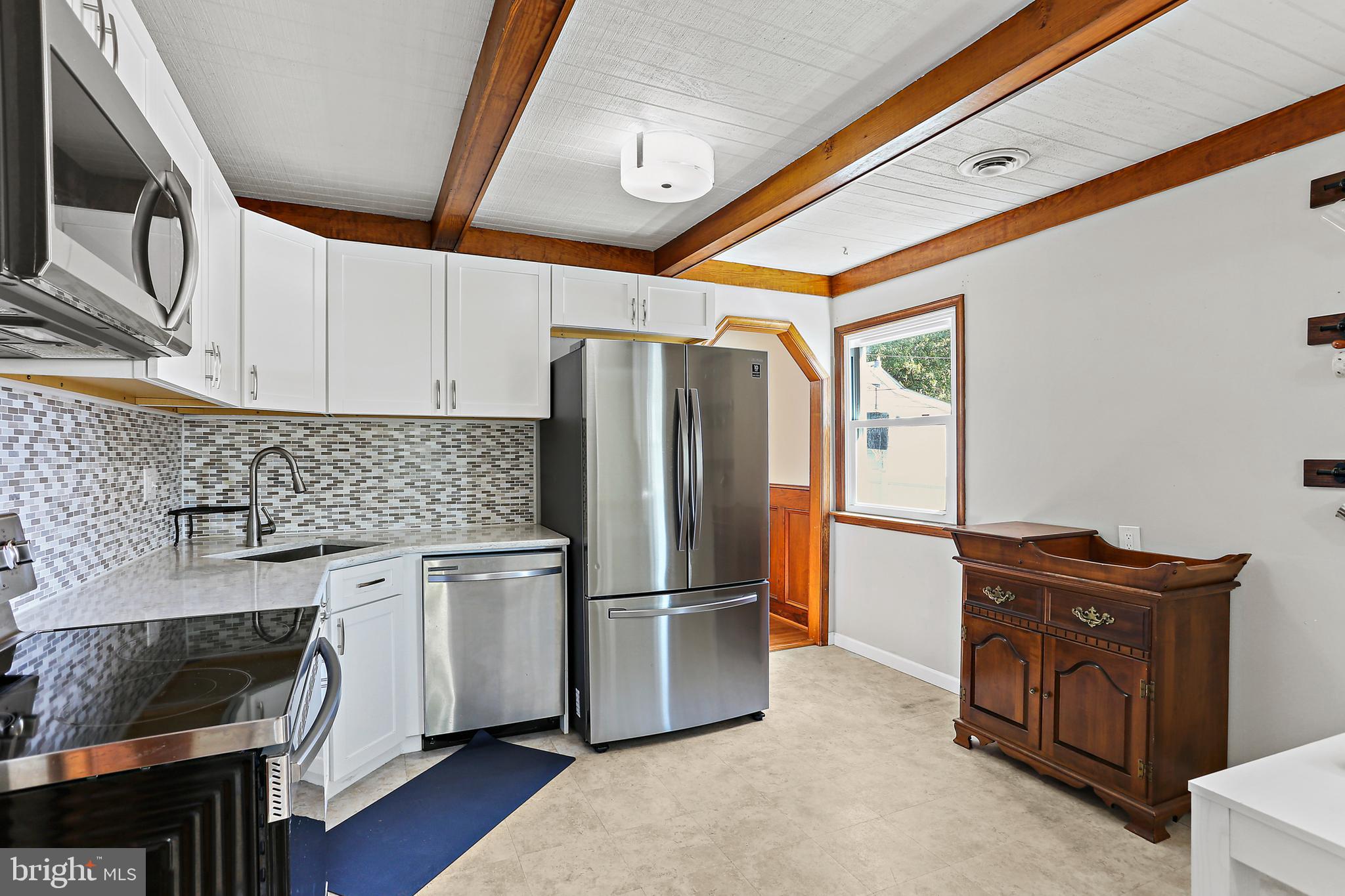 Gourmet Kitchen w/Granite Counters
