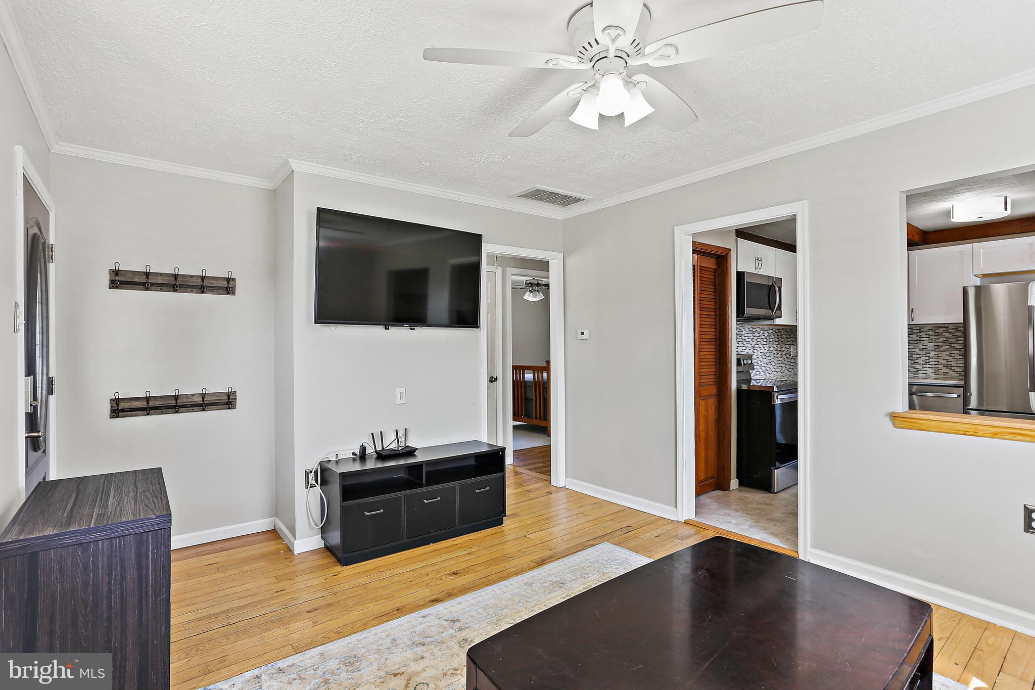 Living Room w/Ceiling Fan