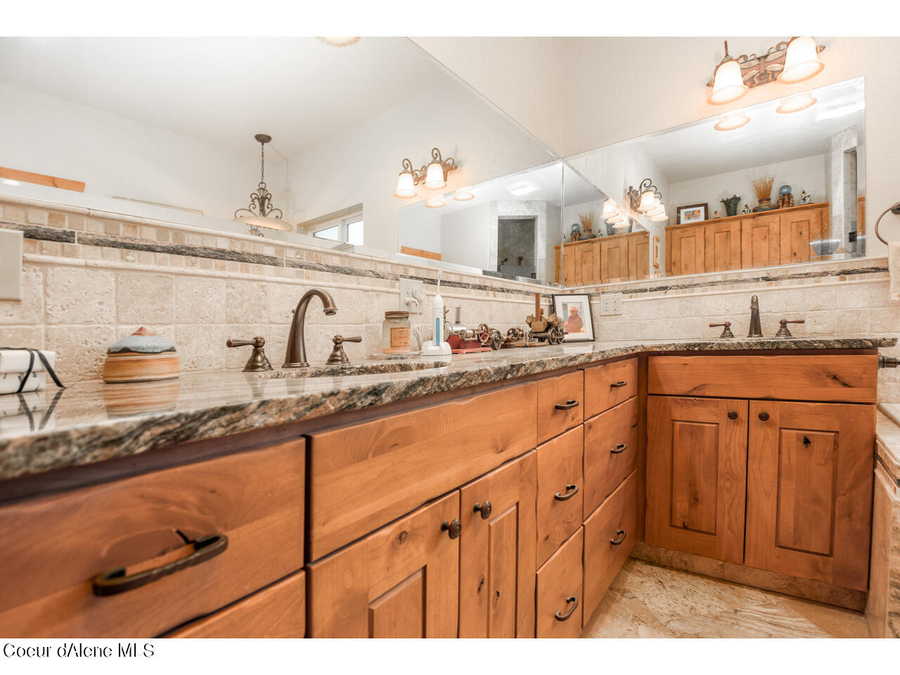 762 Geenen Road Cocolalla, ID 83813 - Photo 20 of 42 25-Master Bathroom