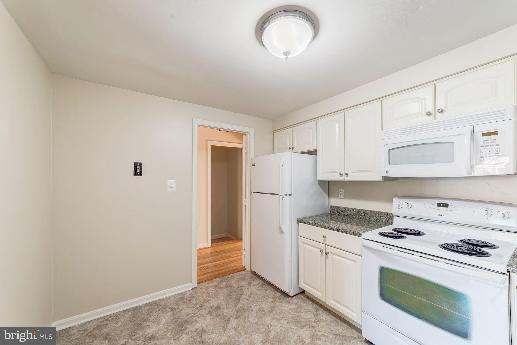 1567 Dunterry Place McLean, VA 22101 - Photo 11 of 35 Eat in space!