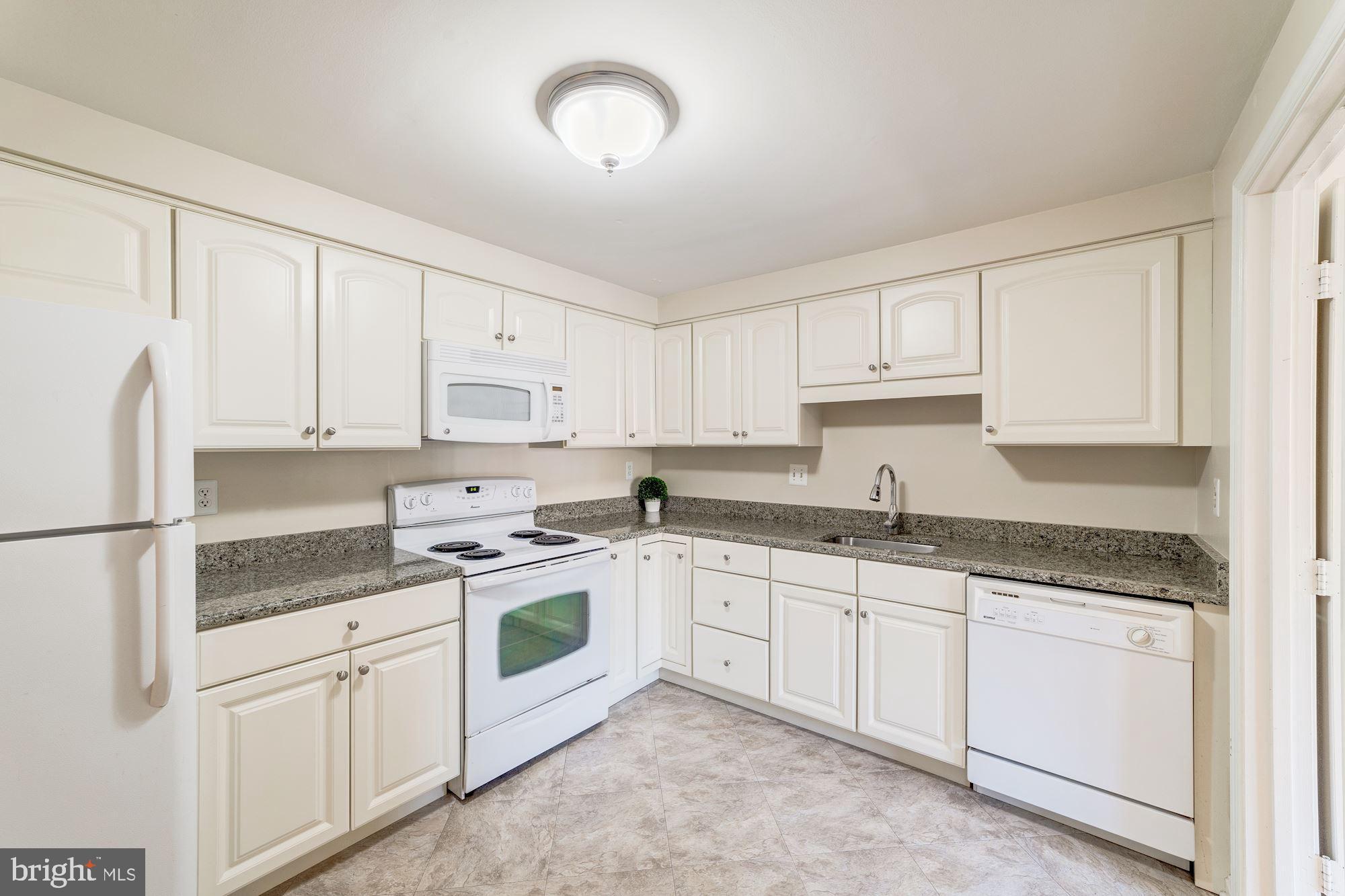 1567 Dunterry Place McLean, VA 22101 - Photo 9 of 35 Plenty of counterspace