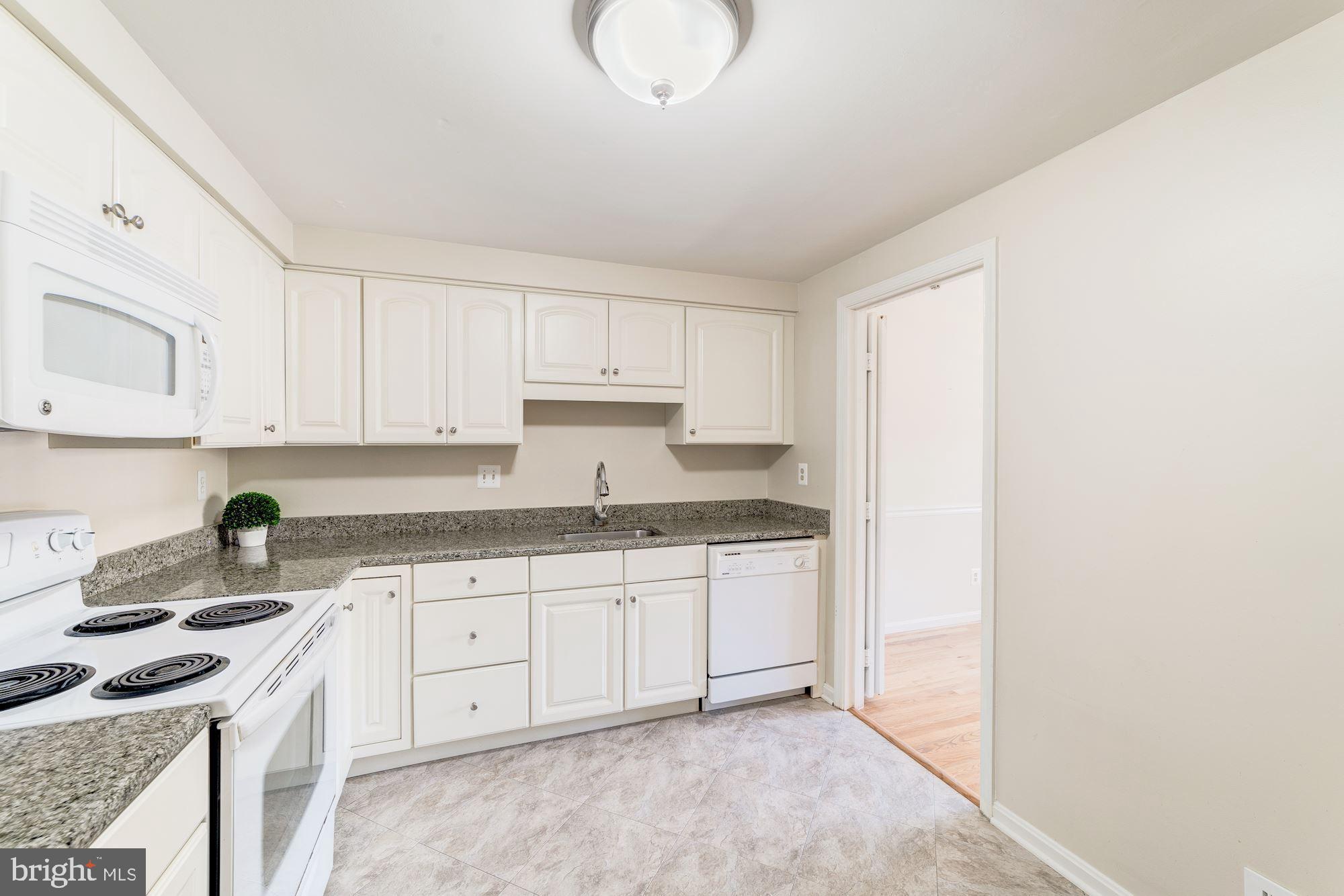 1567 Dunterry Place McLean, VA 22101 - Photo 10 of 35 Wonderfully functional