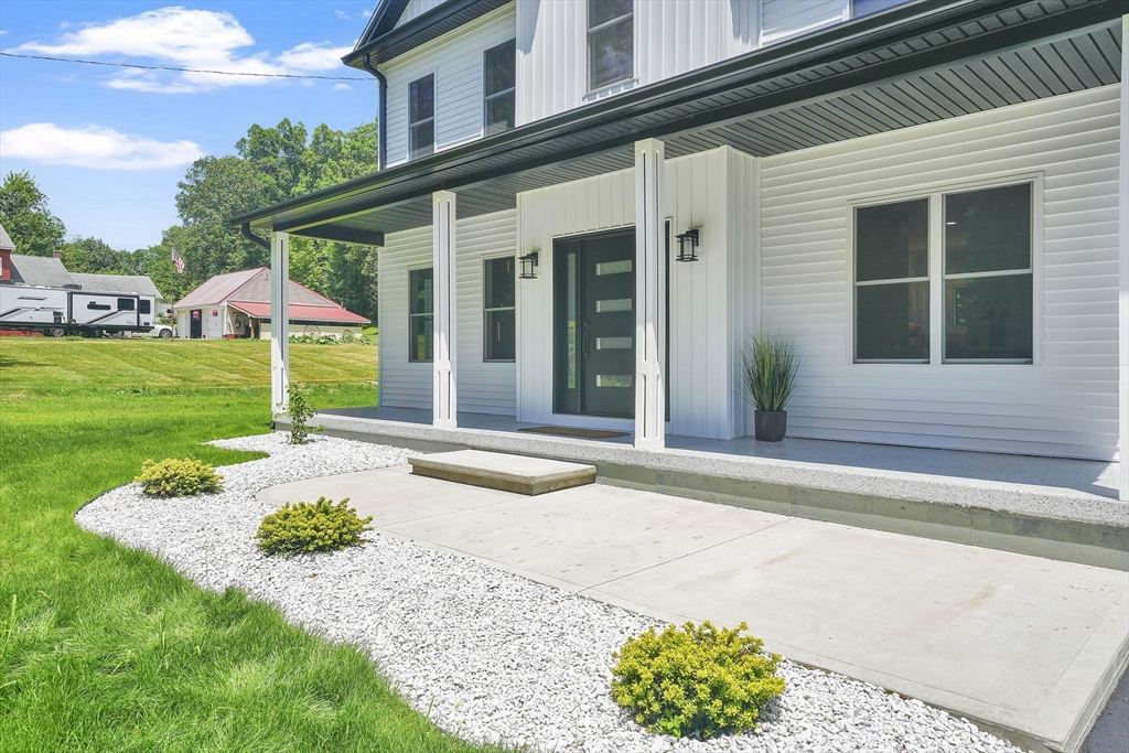 139 Middle Road Southampton, MA 01073 - Photo 3 of 42