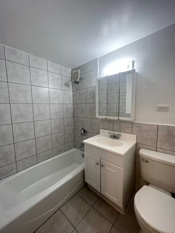 $1,625 | 4180 North Marine Drive, Unit 1206, Chicago, IL 60613