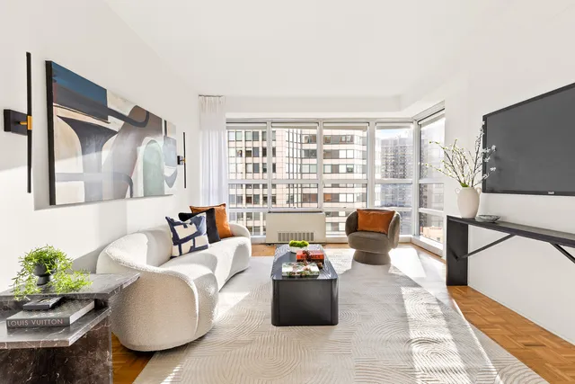 $1,150,000 | 146 West 57th Street, Unit 44F | Theater District