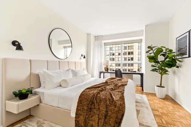 $1,150,000 | 146 West 57th Street, Unit 44F | Theater District