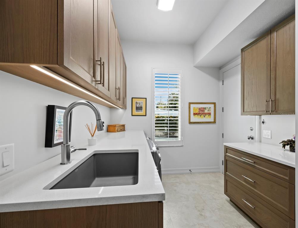 1909 Field Road Sarasota, FL 34231 - Photo 12 of 66 Gallery Image 12