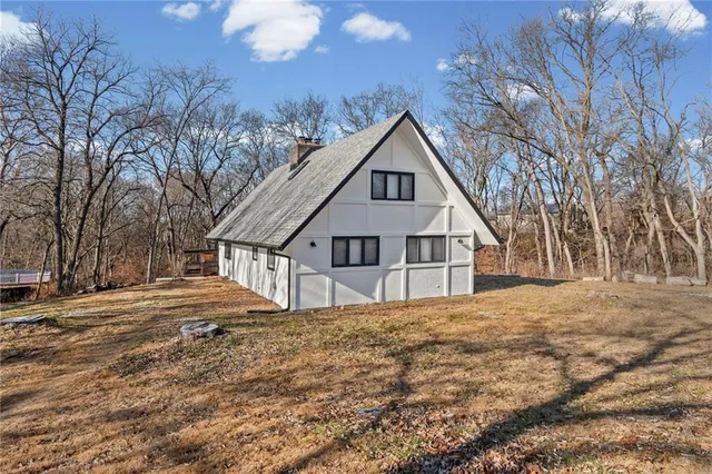 $445,000 | 17102 Barr Avenue, Holt, MO 64048