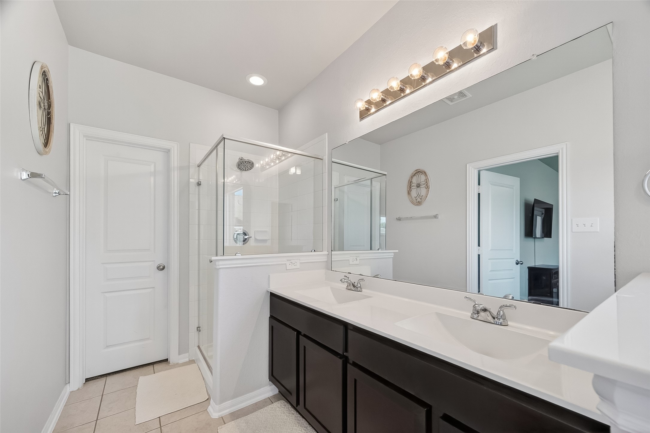 8630 Willet Street Baytown, TX 77521 - Photo 40 of 49 primary bathroom