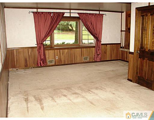 266 Hamlin Road North Brunswick, NJ 08902 - Photo 8 of 17 an empty room with windows