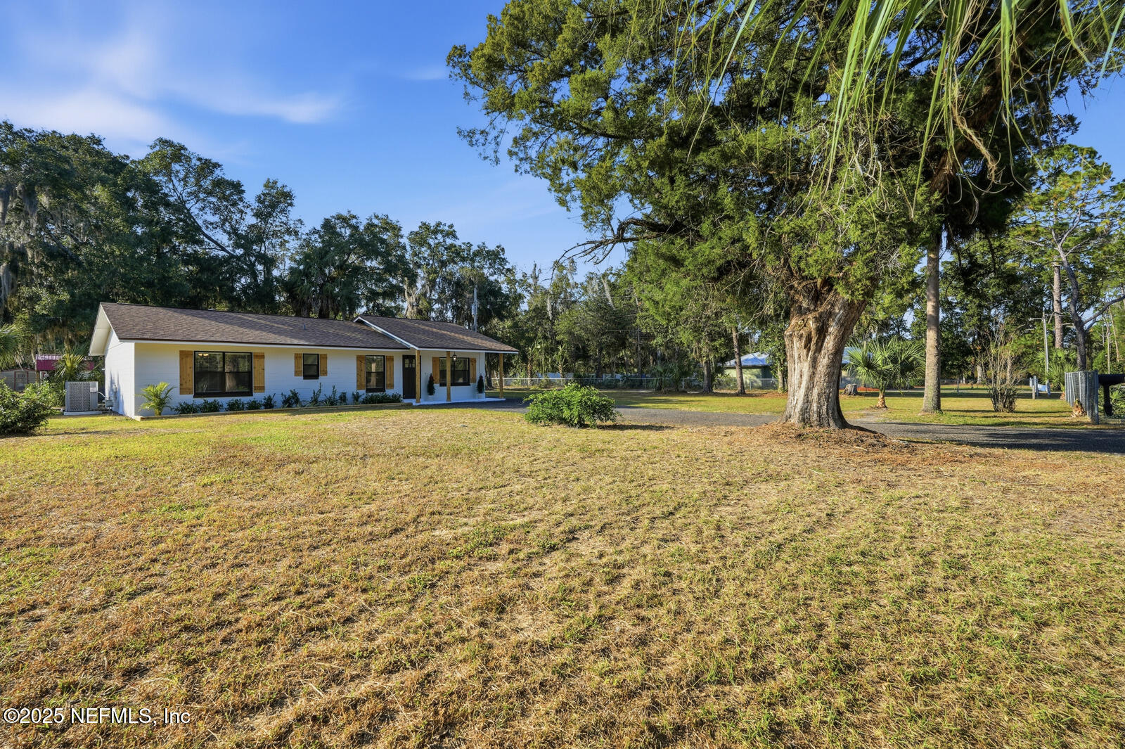 341 Alabama Avenue Palatka, FL 32177 - Photo 42 of 47 a front view of house with yard and green space