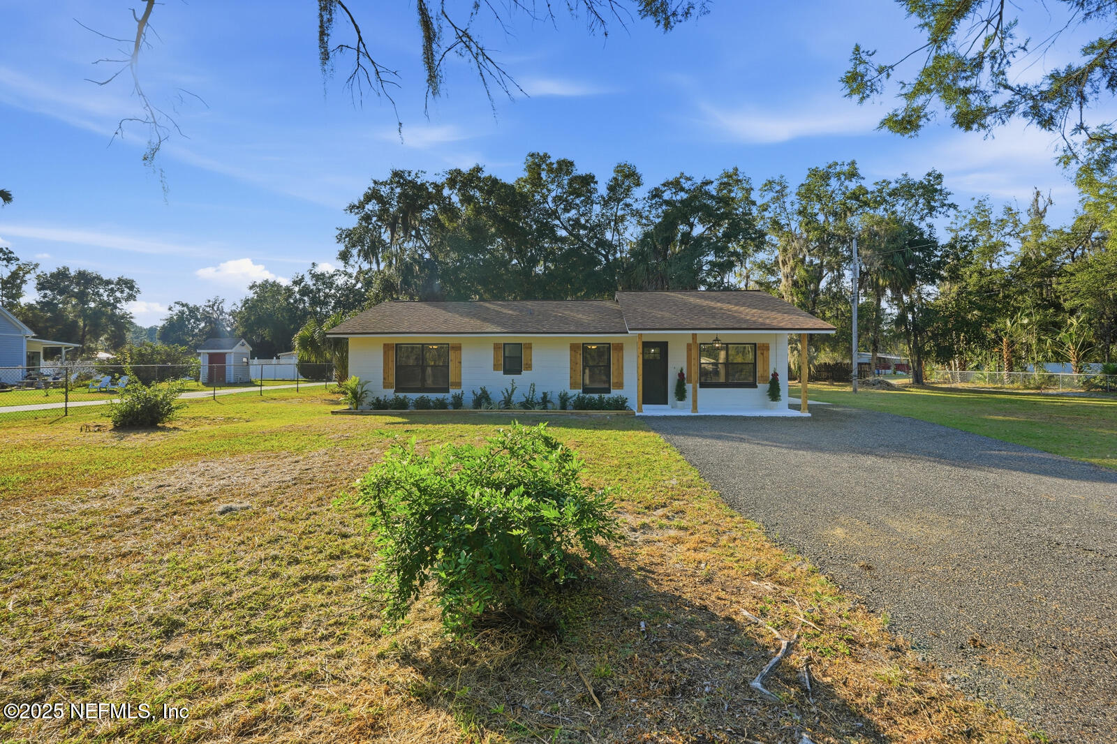 341 Alabama Avenue Palatka, FL 32177 - Photo 5 of 47 a front view of house with yard and green space