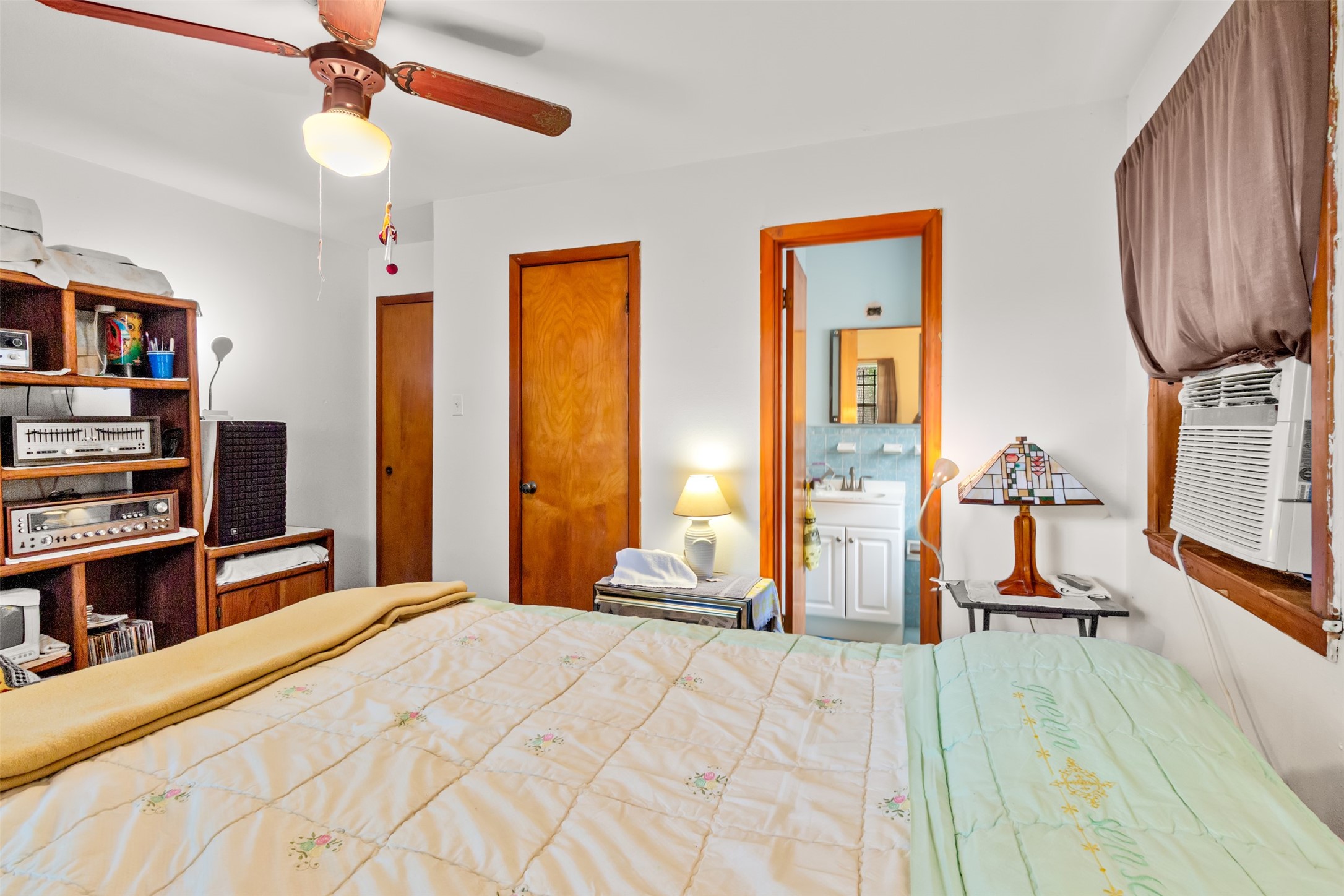 1806 Burke Road Pasadena, TX 77502 - Photo 6 of 12 Master bedroom including half bath