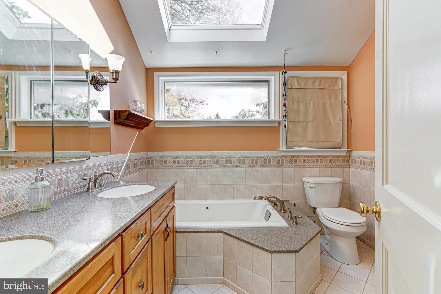 408 Hawthorne Road Wallingford, PA 19086 - Photo 22 of 39 Main Bedroom Bathroom