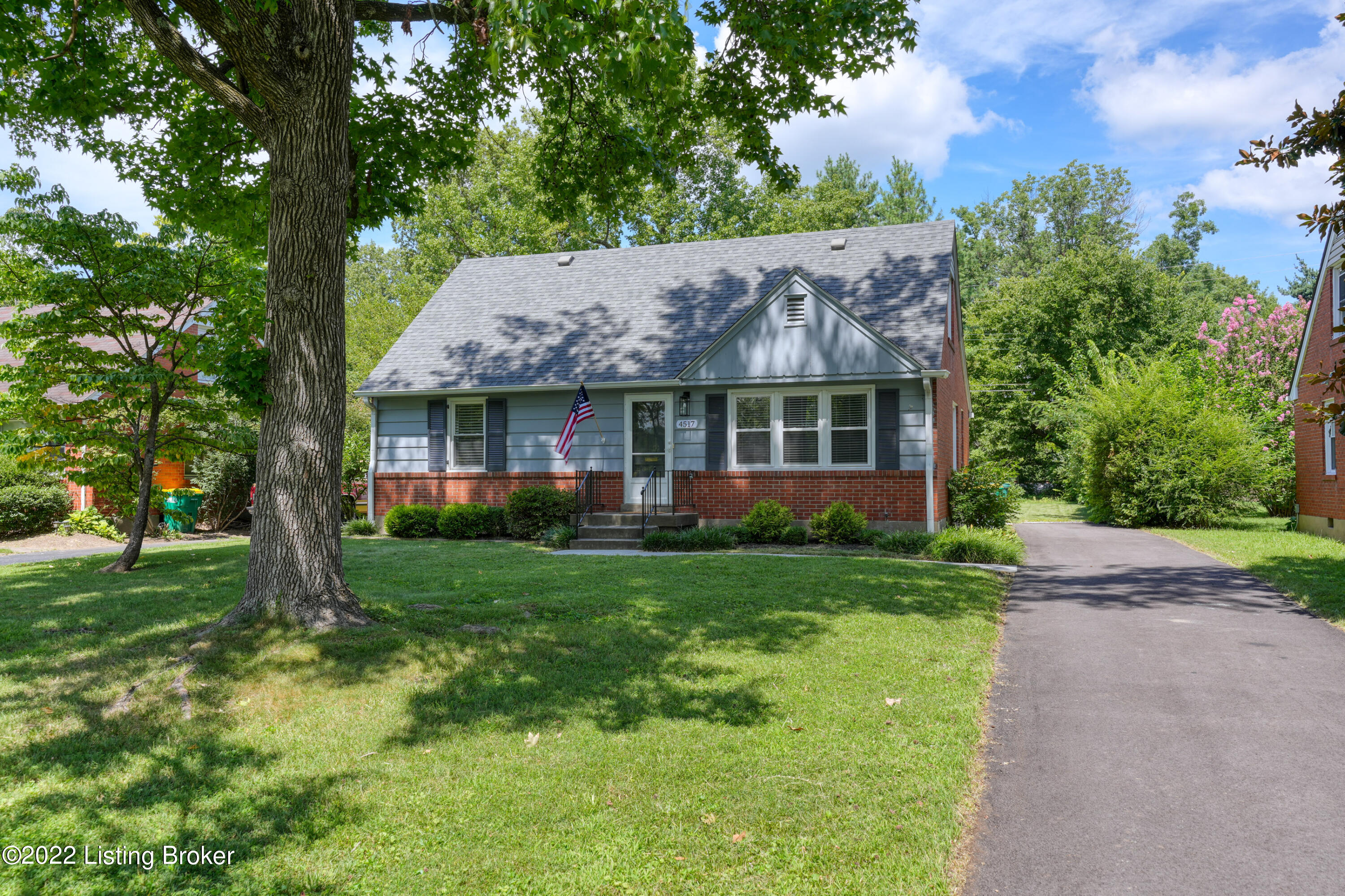 4517 Fox Run Road Louisville, KY 40207 - Photo 2 of 38 006 - 20210816 708898