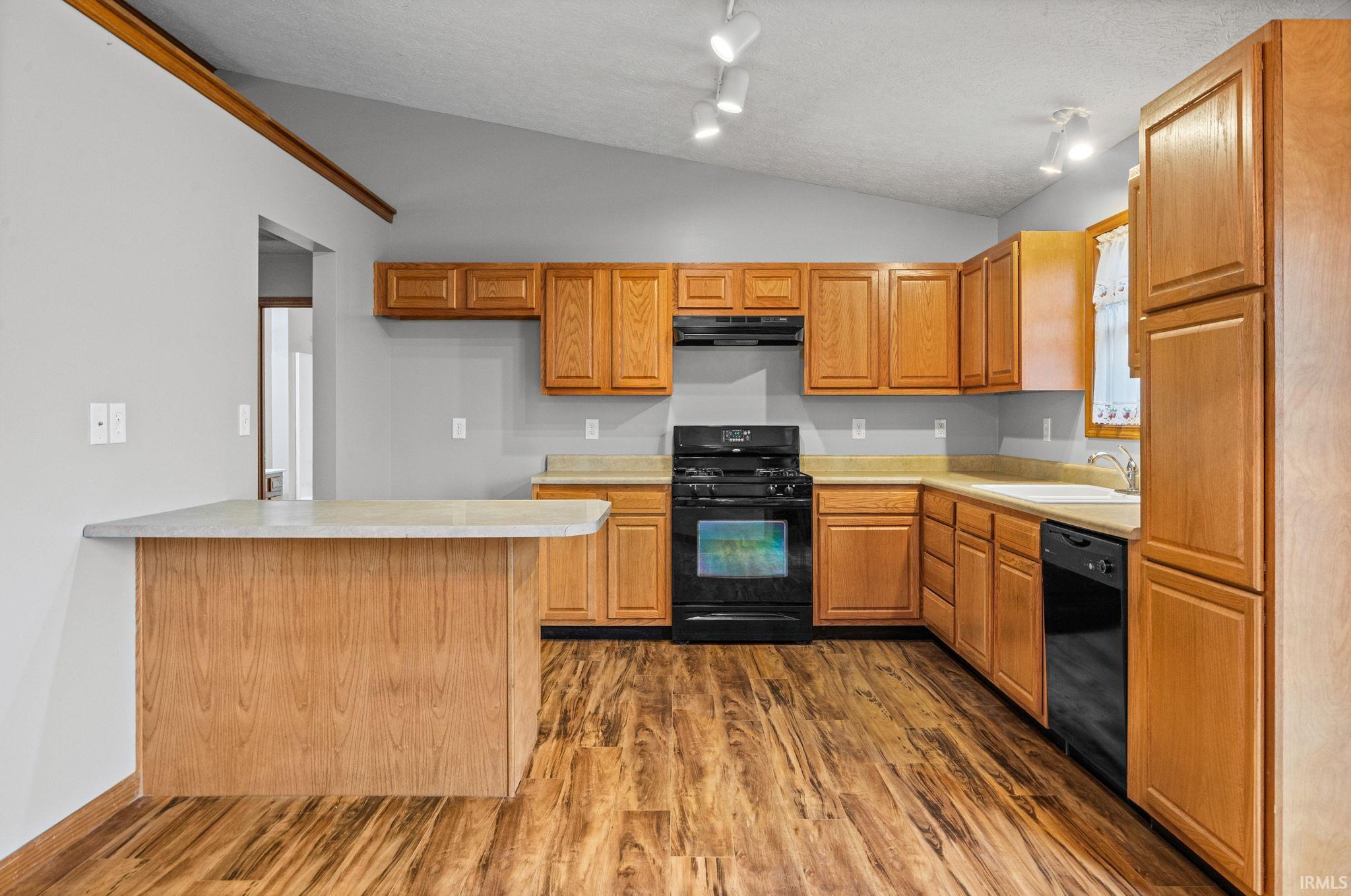 107 West 4th Street Reynolds, IN 47980 - Photo 6 of 33