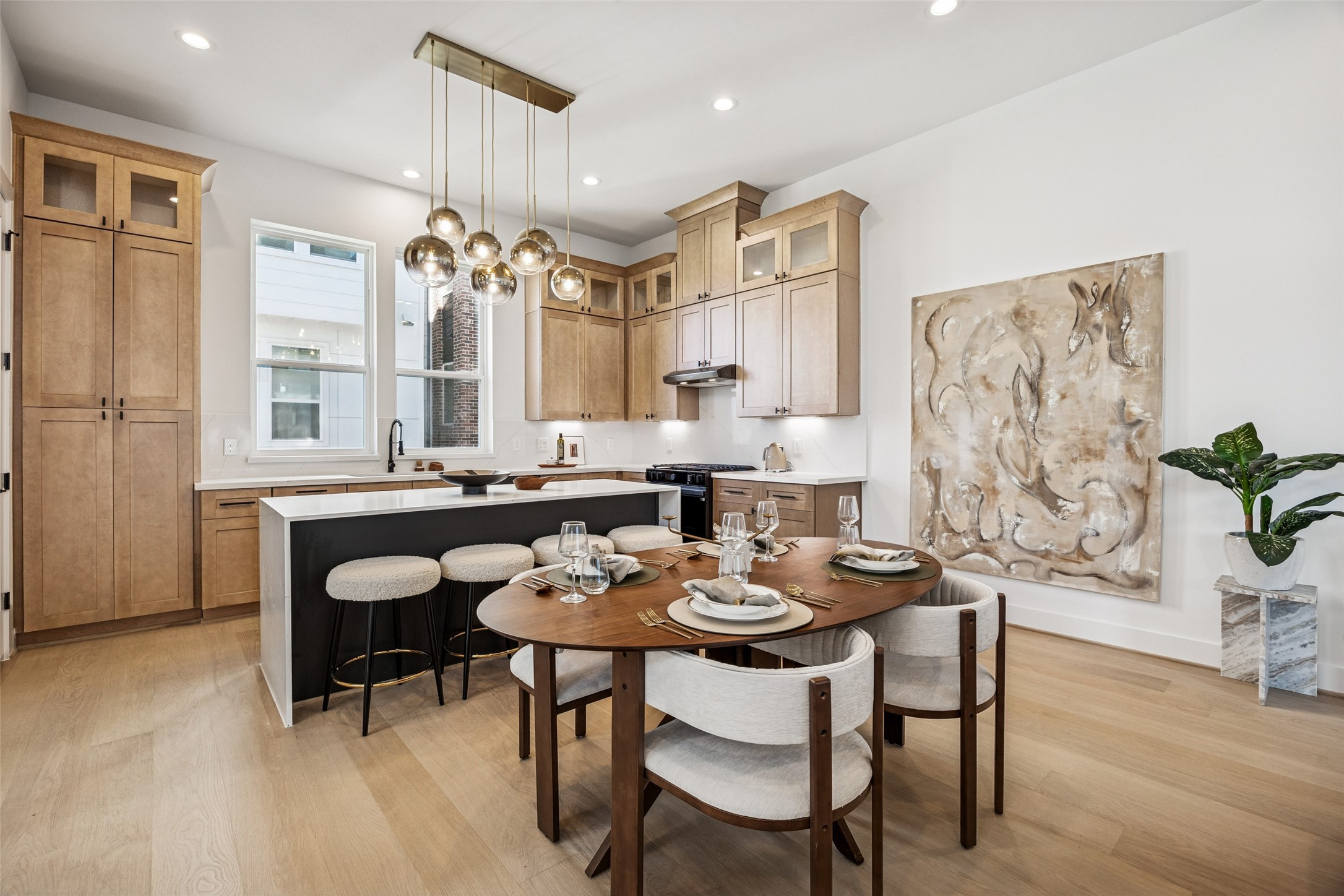 3008 Lamar Street Houston, TX 77003 - Photo 16 of 33 a dining room with furniture and window