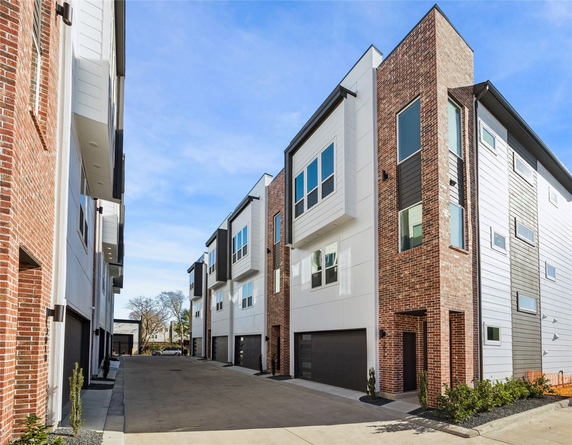 3008 Lamar Street Houston, TX 77003 - Photo 5 of 33 a front view of a building with street