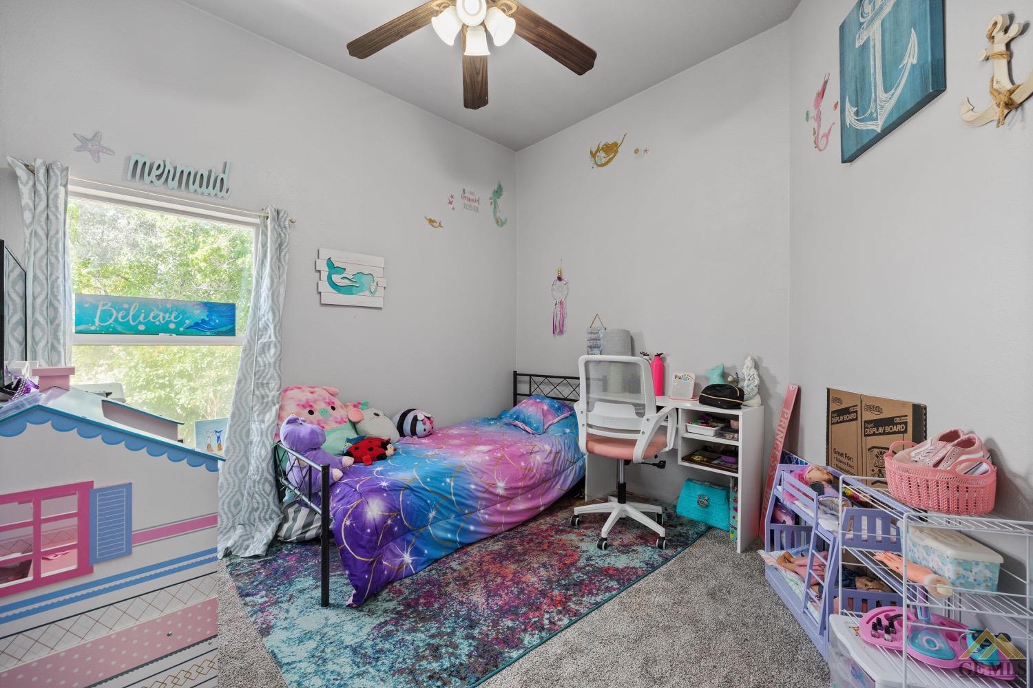 Undisclosed Address Bakersfield, CA 93308 - Photo 31 of 39 a bedroom with furniture and a window