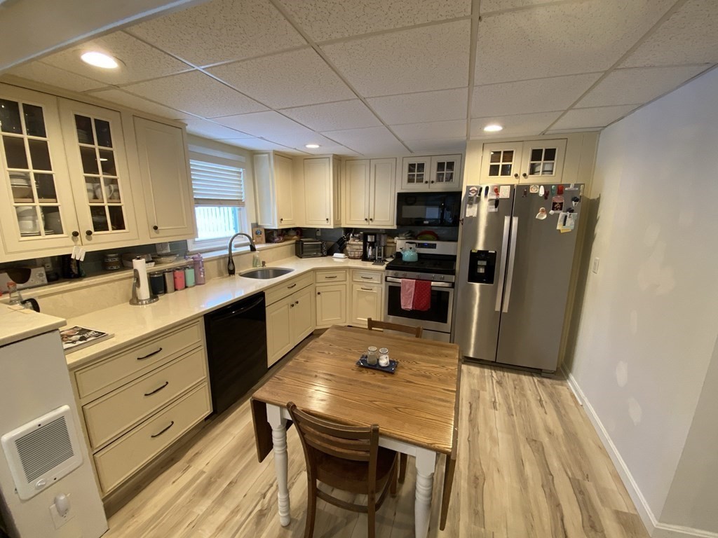 82 Dillingham Way Hanover, MA 02339 - Photo 24 of 38