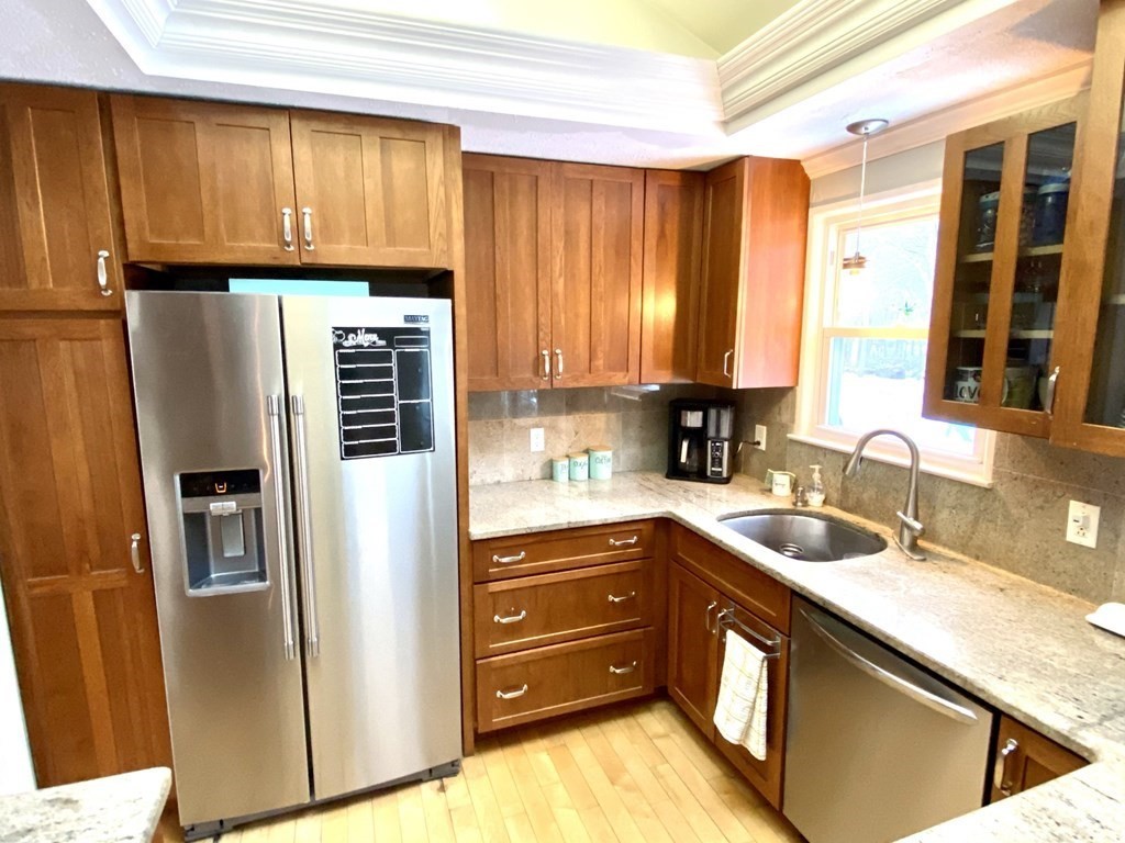 82 Dillingham Way Hanover, MA 02339 - Photo 4 of 38