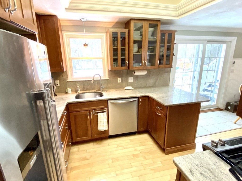 82 Dillingham Way Hanover, MA 02339 - Photo 5 of 38