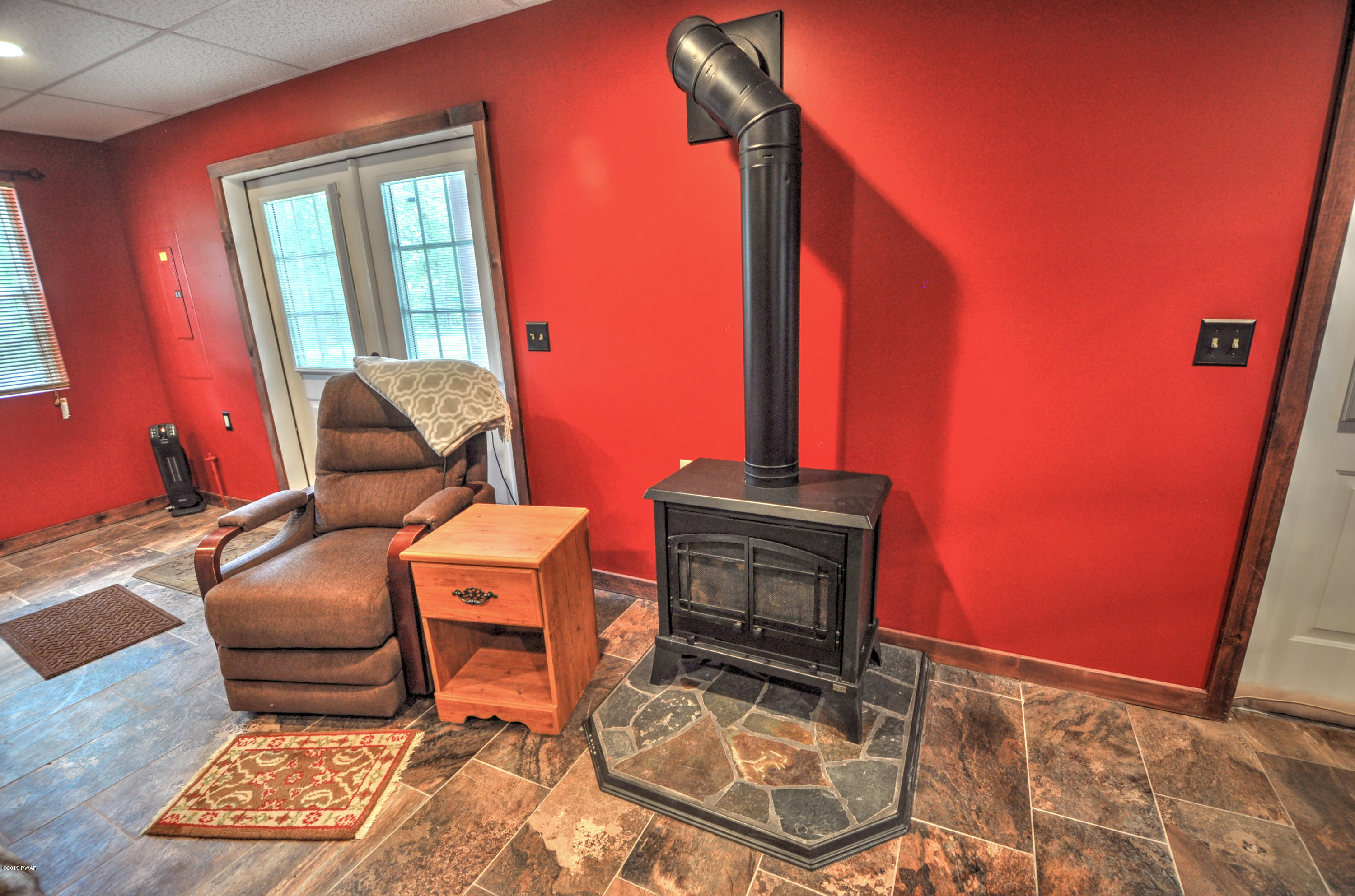 301 Lakeview Road Lackawaxen, PA 18435 - Photo 28 of 37 27-Stove