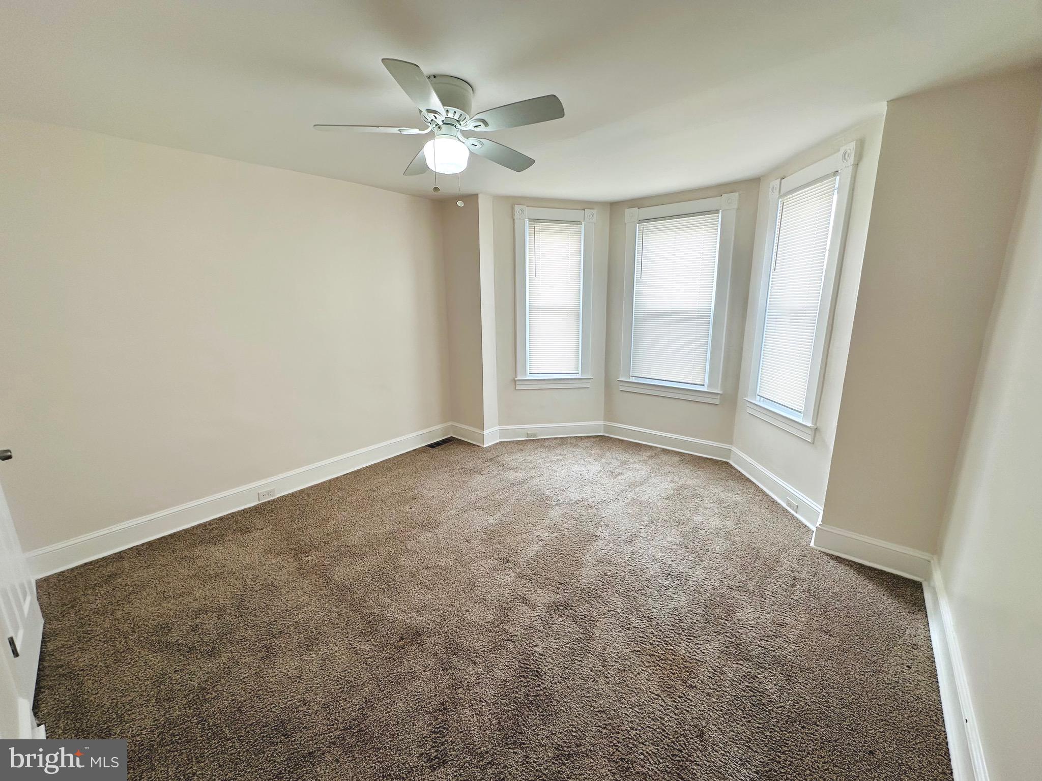 429 Yale Avenue Baltimore, MD 21229 - Photo 15 of 33 Large master/Owners bedroom
