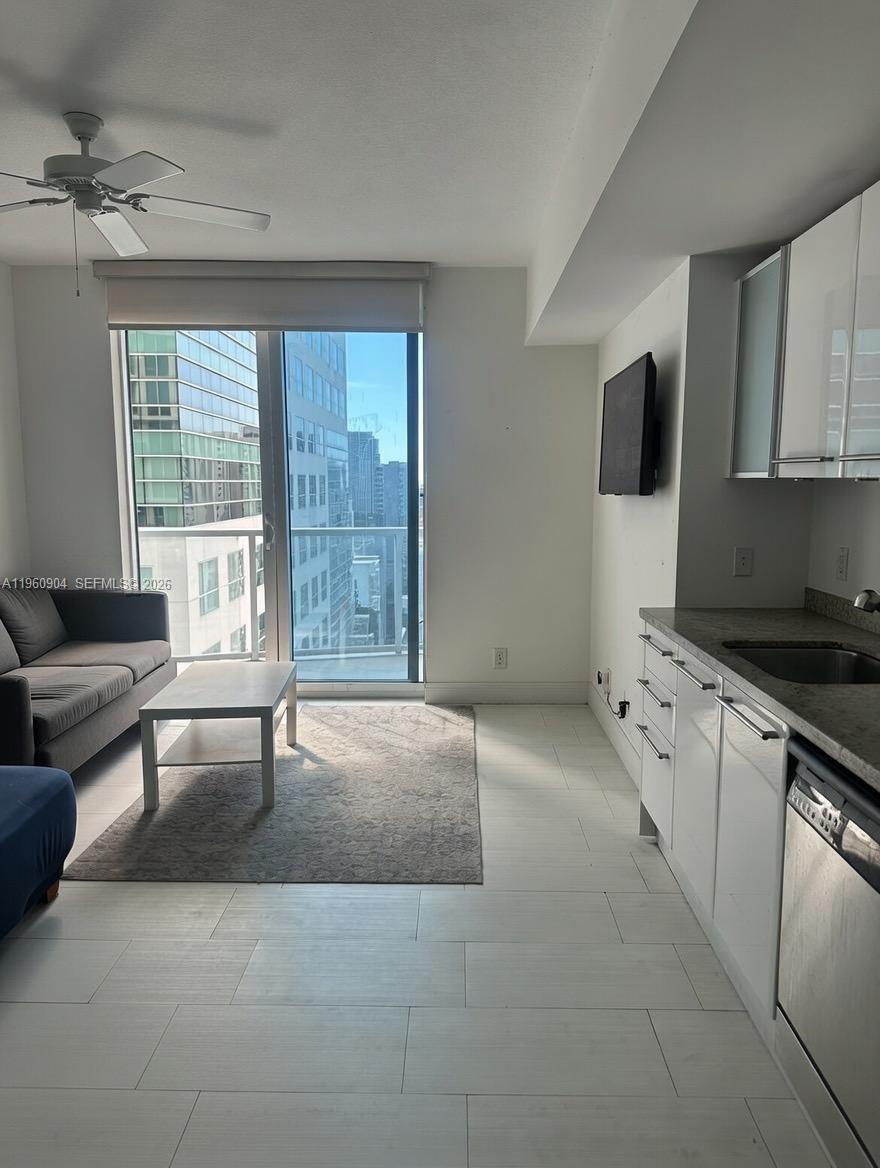 185 Southwest 7th Street, Unit 2406 Miami, FL 33130 - Photo 2 of 9