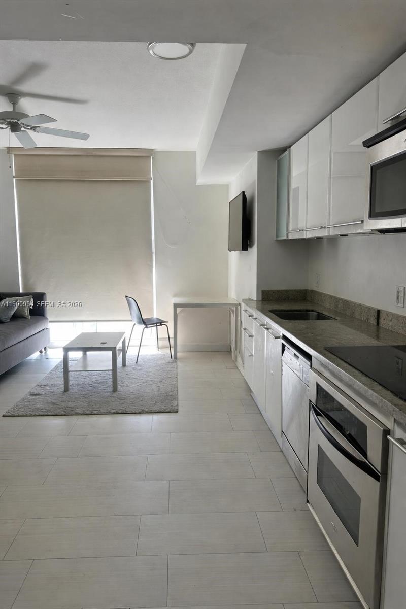 185 Southwest 7th Street, Unit 2406 Miami, FL 33130 - Photo 3 of 9