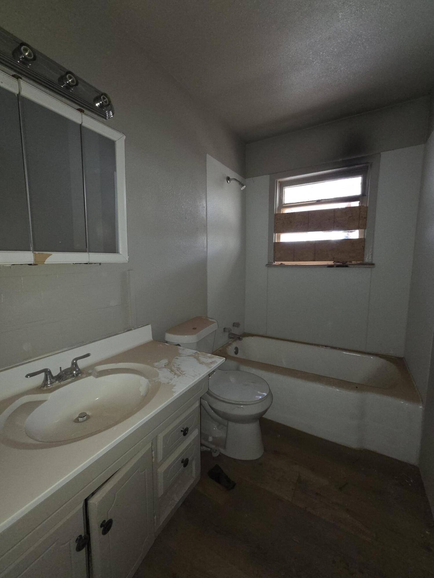 614 39th Street Lubbock, TX 79404 - Photo 3 of 11 20250829_120344 (1)