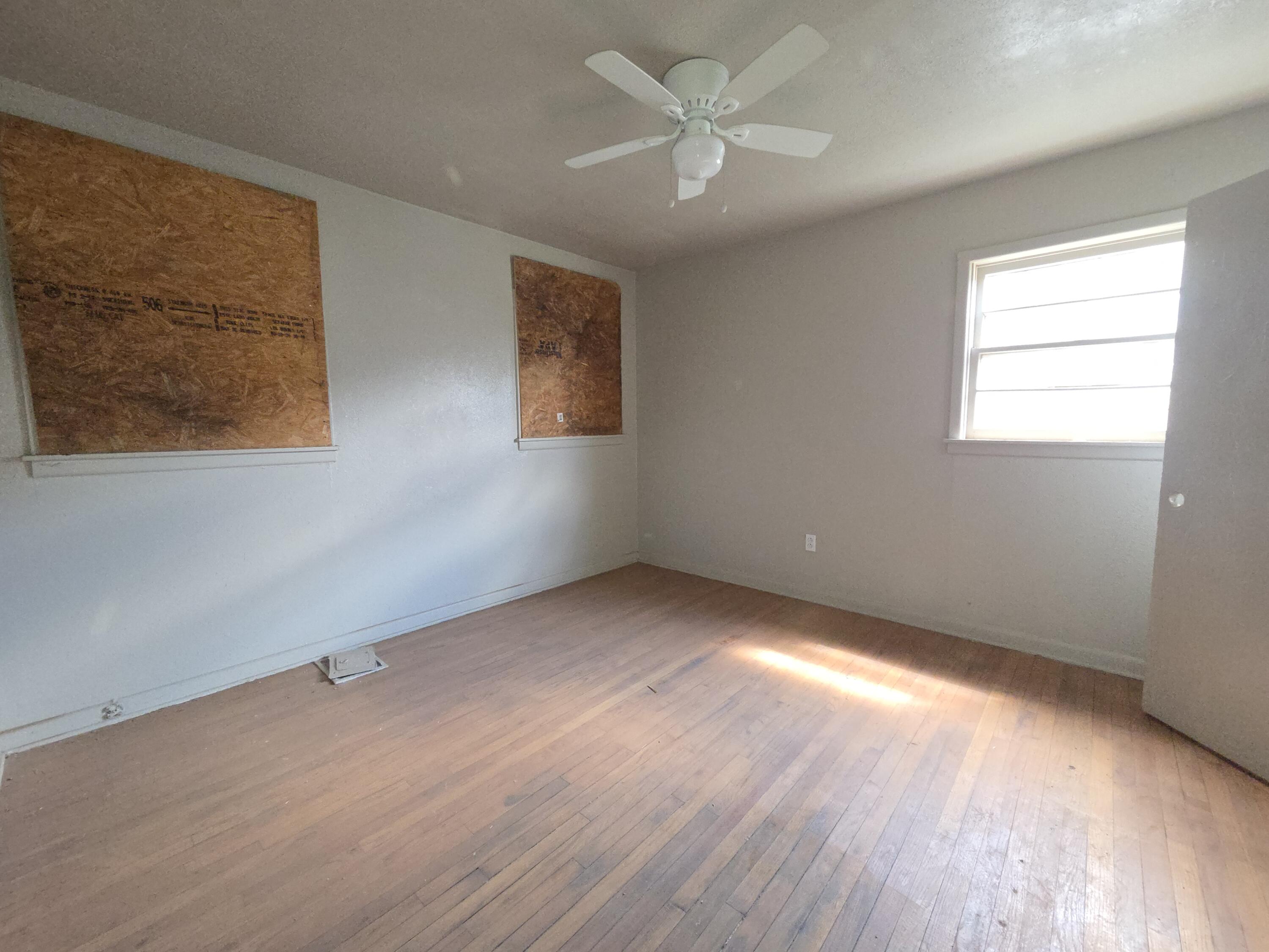 614 39th Street Lubbock, TX 79404 - Photo 4 of 11 20250829_120337 (1)