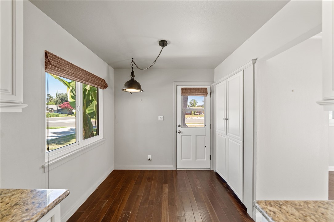 4432 Beverly Court Riverside, CA 92506 - Photo 17 of 32 KITCHEN EATING AREA