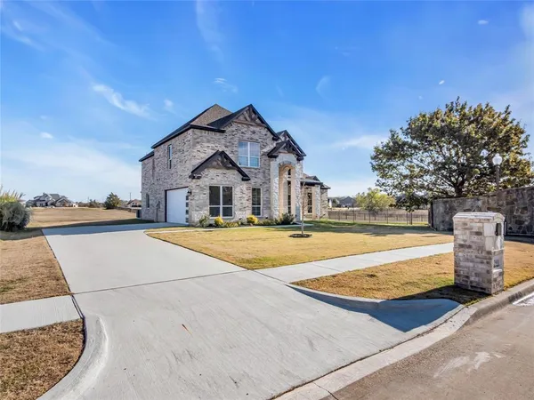 $590,000 | 2900 Terrytown Drive, Ennis, TX 75119