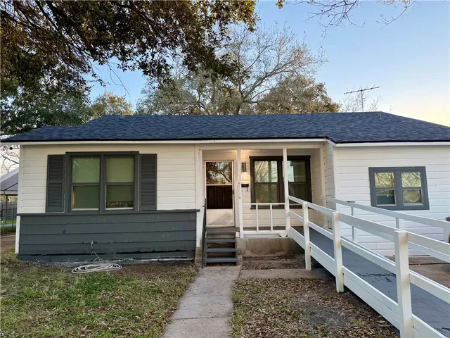 a view of house with backyard