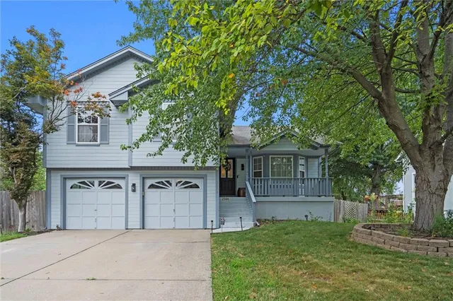 $344,900 | 2504 Northeast Dale Hunter Place, Lee's Summit, MO 64086