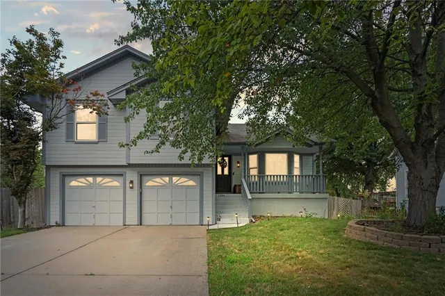 $344,900 | 2504 Northeast Dale Hunter Place, Lee's Summit, MO 64086